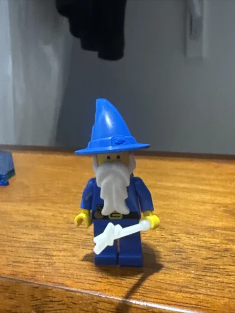 LEGO Dragon Knights Majisto Wizard Minifigure with Black Cape and Castle 1736