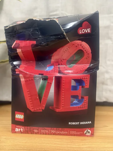 LEGO Art LOVE Collectible Building Set Home Decor - Robert Indiana (damage box)