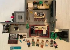 LEGO Icons: Queer Eye-The Fab 5 Loft (10291)
