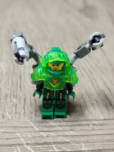 LEGO Nexo Knights MINIFIGURE 70332 Ultimate Aaron (nex021)  incomplete