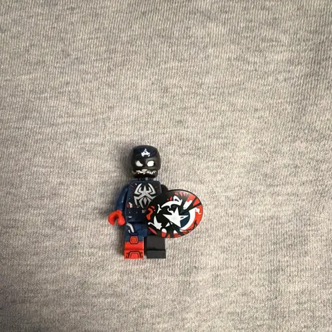 LEGO Captain America Venom  Minifigure with Helmet & Shield