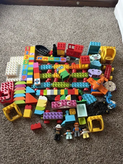 4.5 pounds of a Mixed lot of Duplo blocks with 4 figures boat bike fire truck