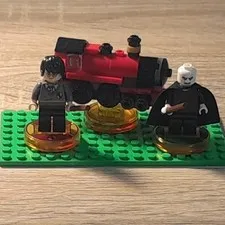 LEGO Harry Potter Minifigure Lot w/ Red Train Build & Green Baseplate