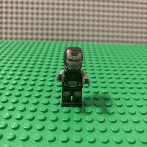 LEGO Marvel War Machine Minifigure  SH0819 Pearl Dark Gray, Silver Armor (76269)