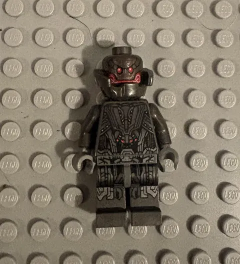 Lego Marvel Super Heroes Minifigure SH0175 Ultron Prime No Cracks Good Condition