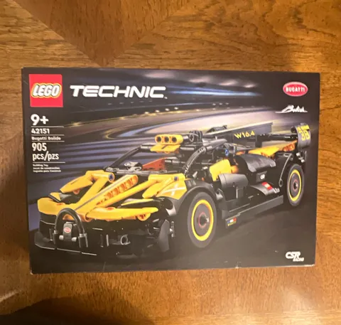 LEGO Technic 42151 Bugatti Set 905 pcs factory sealed