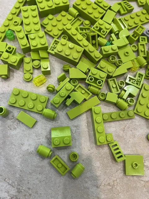 LEGO LOT OF over 100 LIME GREEN brick pieces