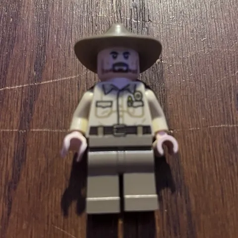 LEGO 2019 Stranger Things Exclusive Chief Jim Hopper Minifigure (NEW CONDITION)