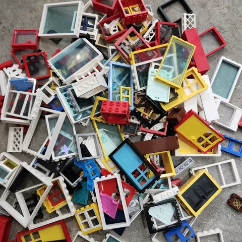 50 LEGO DOORS WINDOWS FENCES SHUTTERS  PIECES LOT house town city castle