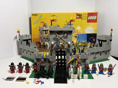 LEGO 6080 King's Castle w/ Box & Instructions 100% Complete w/ Insert & Plumes!