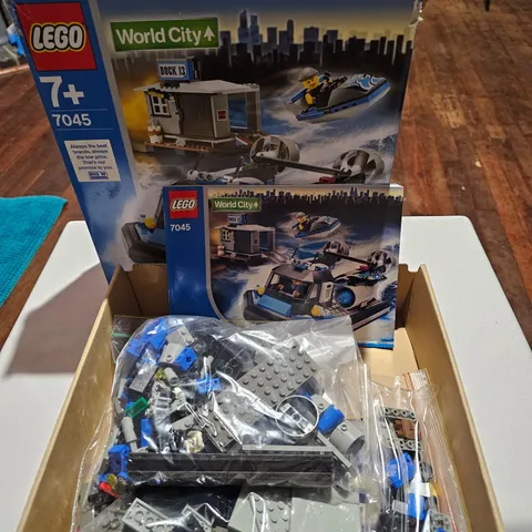 LEGO World City Harbor Set 7045 Hovercraft Hideout Boat 100% COMPLETE Gangster