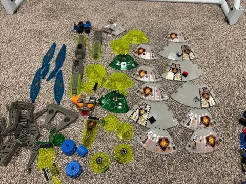 Lego System Space UFO 6915 Warp Wing Fighter + Alien Avenger Parts Lot