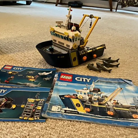 LEGO City 60095 Deep Sea Exploration Vessel 717pcs No Box w/ Manuals+Sharks+ROVs
