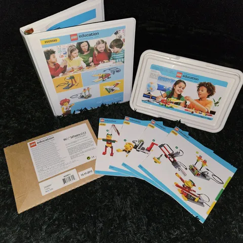 LEGO Education WeDo 9580 Robotics Set Teacher Guide Sealed Software 4 Books STEM