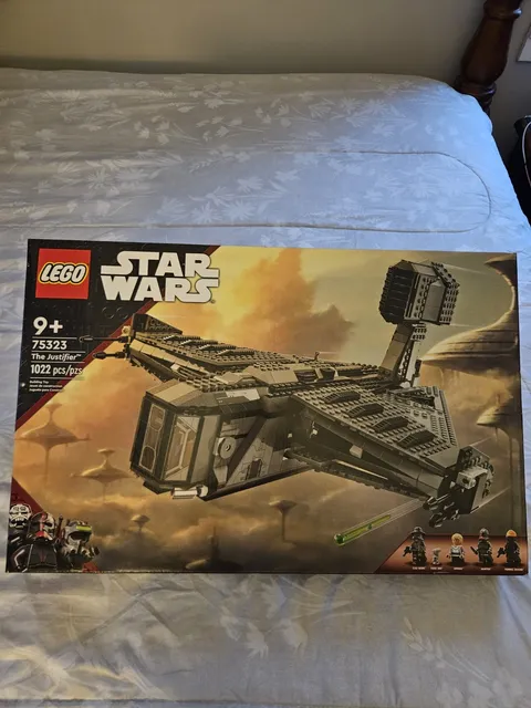 LEGO Star Wars The Justifier Set 75323 1022 pcs Age 9+ Plastic Box