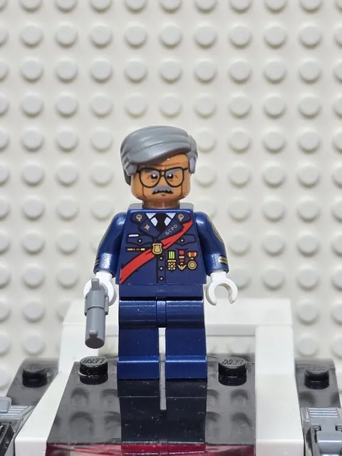 LEGO Batman Mini-Figure COMMISSIONER GORDON w Red Sash (sh0326) from 70908