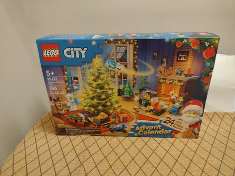 Brand New LEGO City Advent Calendar  Christmas Holiday Building  186 Pcs