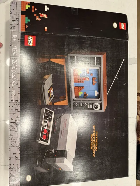 LEGO Nintendo Entertainment System 71374 NES 2646 pcs 18+ Super Mario Box