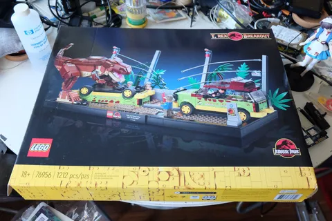 LEGO Jurassic Park T. Rex Breakout (76956) w/ box, 4 minifigs [PARTIAL]