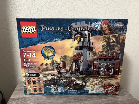 LEGO Pirates of the Caribbean: Whitecap Bay (4194)