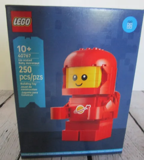 Lego 40767 Limited Edition Up-Scaled Baby Astronaut New Sealed BNIB