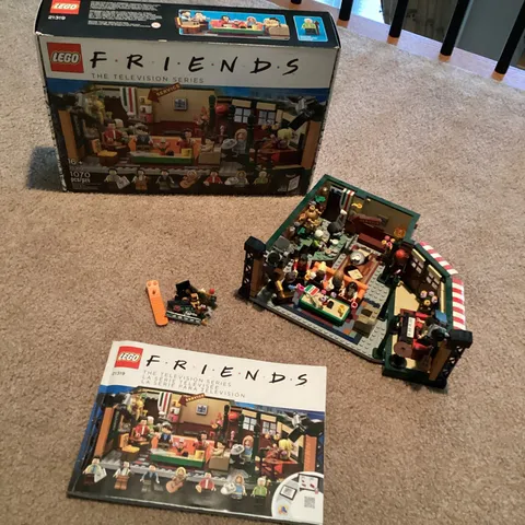 LEGO Ideas 21319 Friends Central Perk w/Box, manual All 7 minifigures 