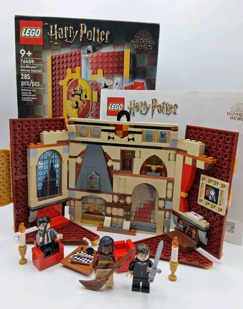 LEGO Harry Potter Gryffindor House Banner (76409) Complete 