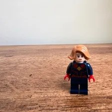 authentic LEGO Captain Marvel (Carol Danvers) minifigure perfect condition