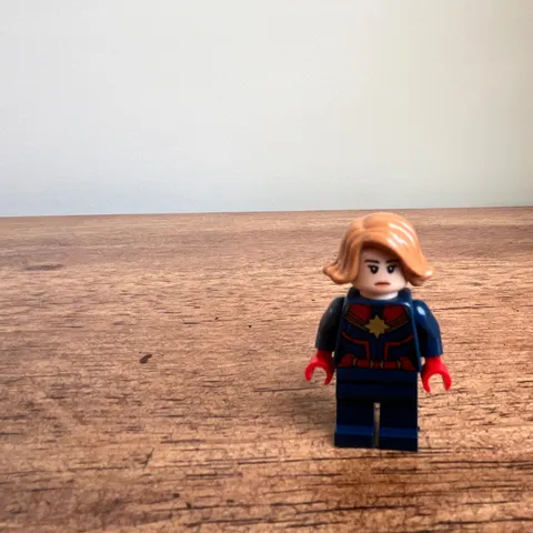 authentic LEGO Captain Marvel (Carol Danvers) minifigure perfect condition