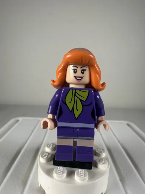 LEGO Scooby-Doo Daphne Blake Minifigure 75904 75903 Mystery Mansion
