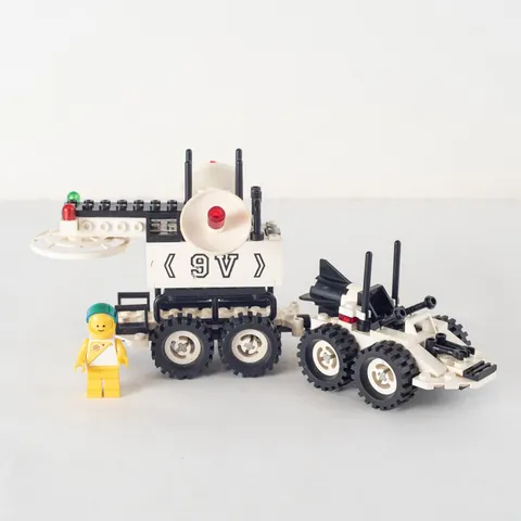 Lego 6770 Half-Land Futuron / Lunar Transporter Patroller 9V (1988)