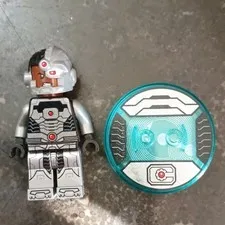 LEGO Cyborg Minifigure w/ Translucent Blue Round Tile Disc Accessory