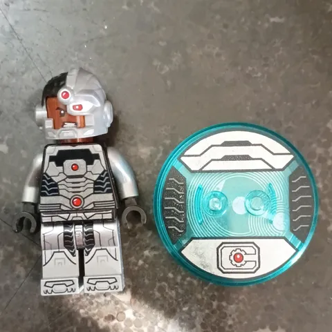 LEGO Cyborg Minifigure w/ Translucent Blue Round Tile Disc Accessory