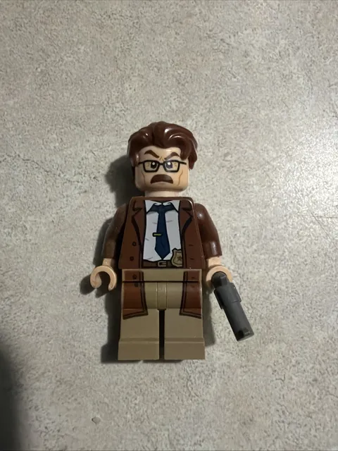 Lego Commissioner Gordon 76120 Batman II Super Heroes Minifigure