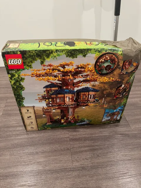 LEGO Ideas: Tree House (21318) NEW with Damaged Box