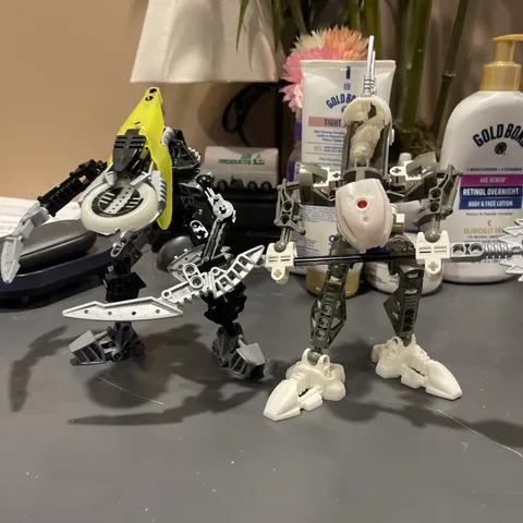 Lego Bionicle Lot Of 2 And 2003 And 2004