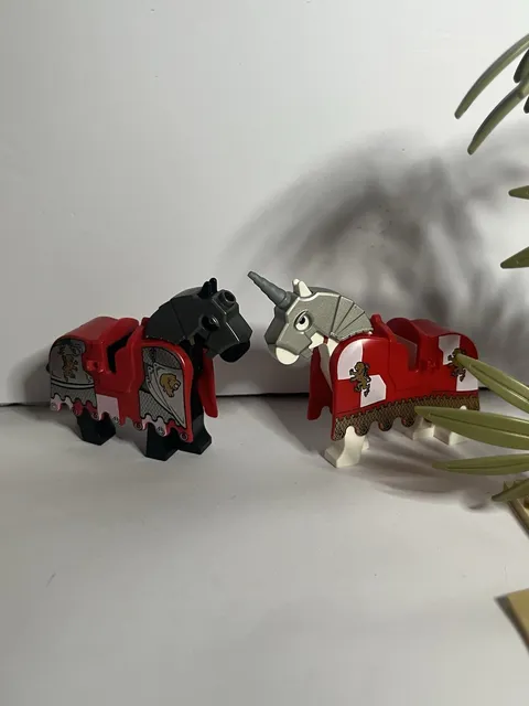 LEGO Castle Horse Barding Armor for Horse Red 2490pb08 2490pb09