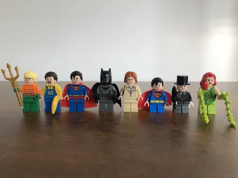 Lego Lot Of 8 Dc Superheroes Mini-figures. Batman, Superman,   Poison Ivy, Etc.