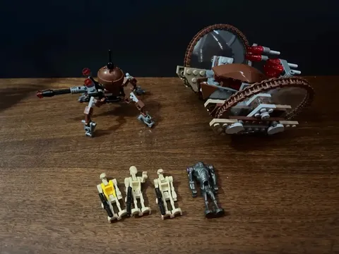 LEGO Star Wars: Hailfire Droid & Spider Droid (7670) 100% With Minifigs/Manual