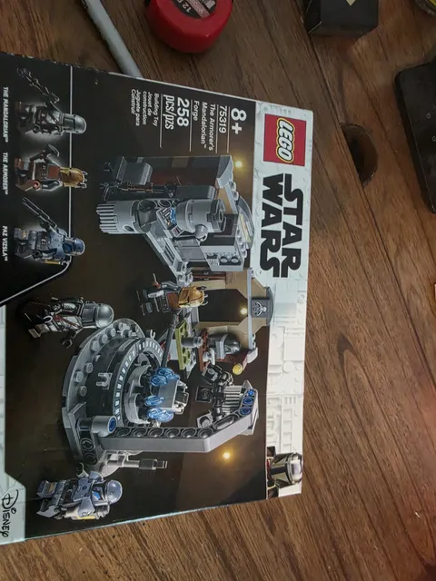LEGO Star Wars: The Armorer's Mandalorian Forge (75319)