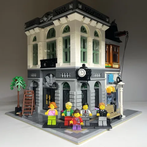 LEGO Creator Expert Brick Bank 10251 W/ Minifigures & Manual - Read Description