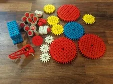 LEGO  LOT VINTAGE GEARS WHEELS  CRANE & 4.5V MOTOR