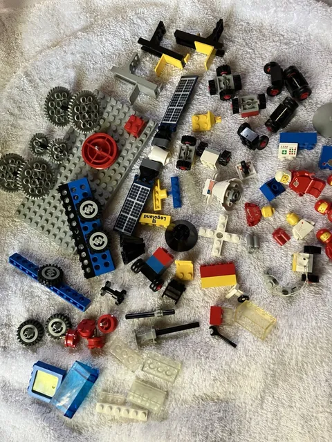 LEGO Classic Space minifigure partials Wheels Dish lot.