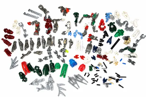 Huge LEGO BIONICLE Parts Lot Pieces Technic Masks Weapons Kraata Rahkshi Bohrok