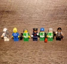 Lot Of 7 Random Lego Figures + Accessories Police characters miniatures toy VGC