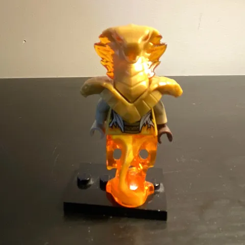 LEGO NINJAGO Asphira Snake/Serpent Minifigure Trans-Orange Tail Gold Armor Stand