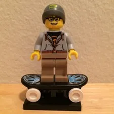 LEGO Street Skater Skateboarder  Minifigure Series 4 CMF 8804 Complete Retired