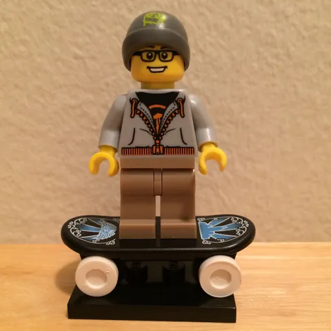 LEGO Street Skater Skateboarder  Minifigure Series 4 CMF 8804 Complete Retired