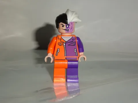 Lego Two-Face 6864 Orange and Purple Suit Super Heroes Batman II Minifigure
