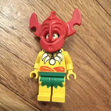 LEGO Pirates Islanders Vintage Minifigure Red Mask Headdress Headgear